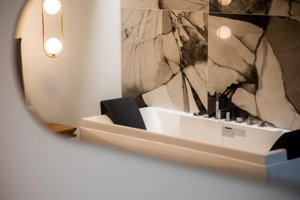 *Oasis* Best View Jacuzzi New Central Apartment Волос Экстерьер фото